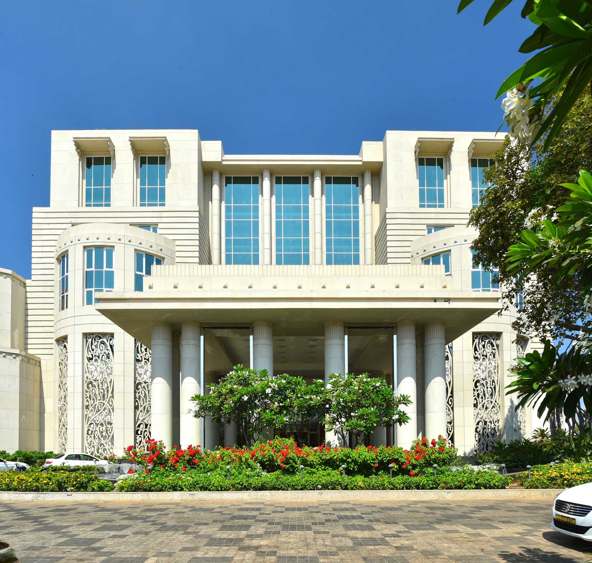 Taj Santacruz